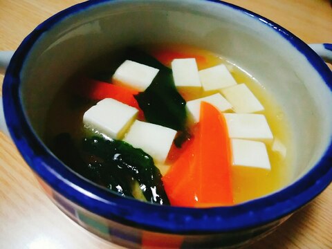 豆腐と人参とわかめのスープ